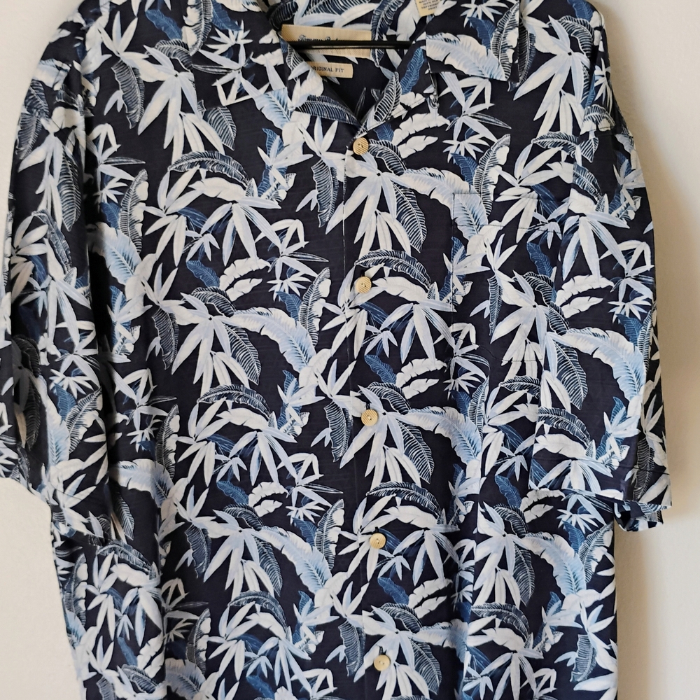 Tommy Bahama 100% Silk Navy and White Leaf Pattern Shirt